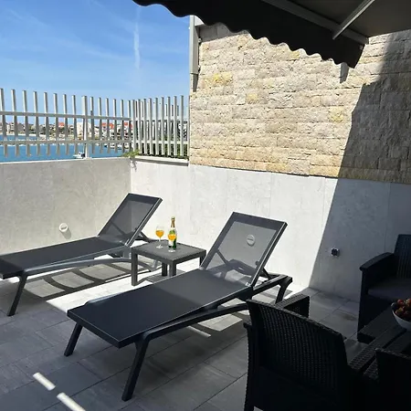 Oceanfront Apartman *