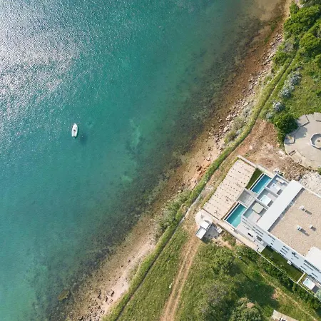 Oceanfront * Povljana