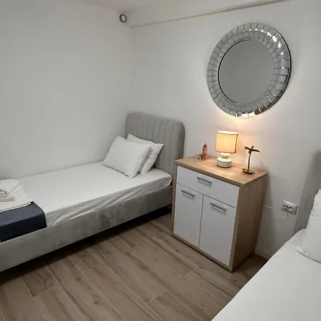 Oceanfront Apartman